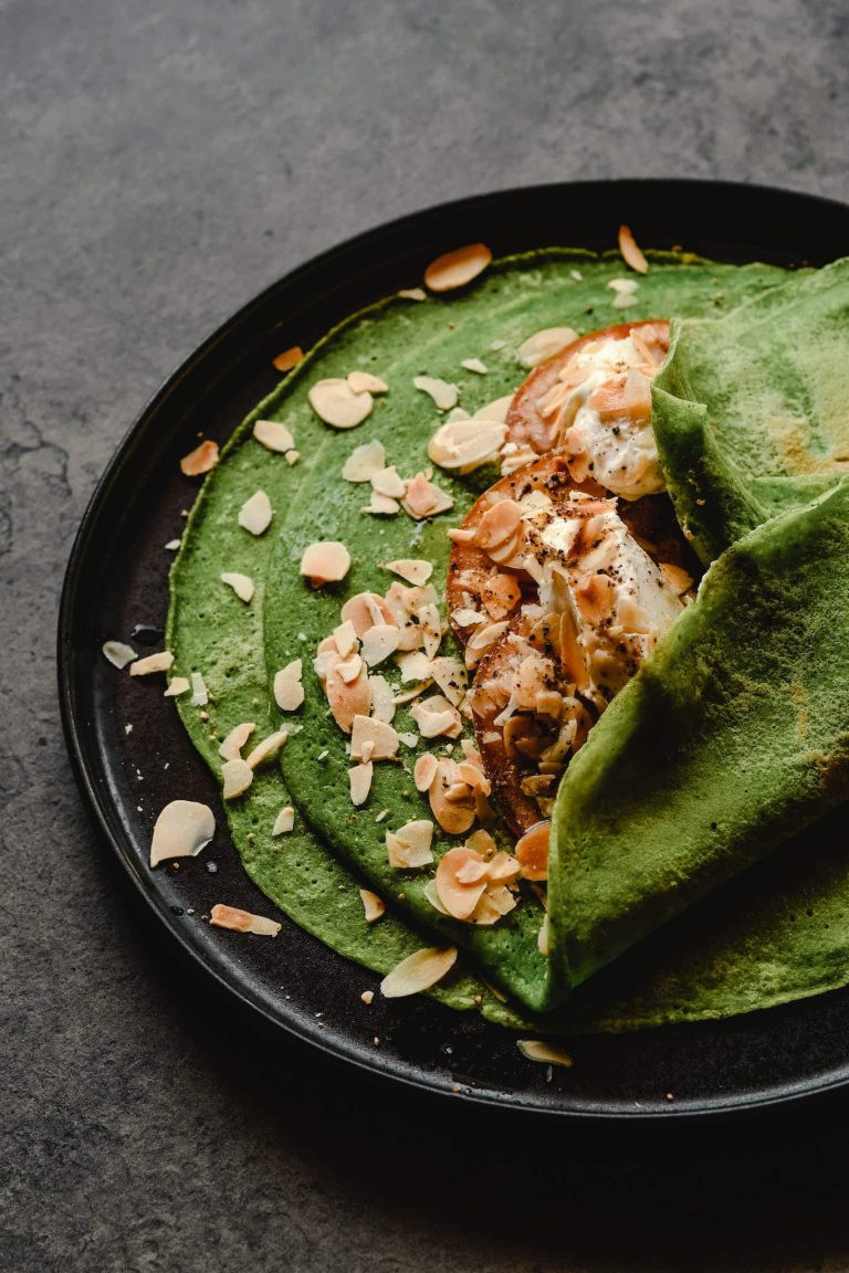 Spinach Crepes with Almond Flakes